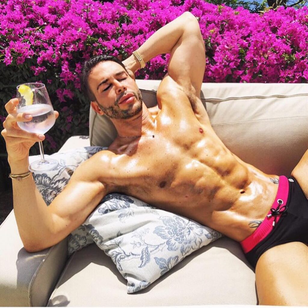 Chi è Giacomo Urtis? Età, prima, oggi, laurea, Instagram, carriera del chirurgo dei vip