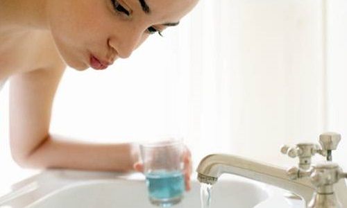 Come creare un collutorio efficace con il fai da te