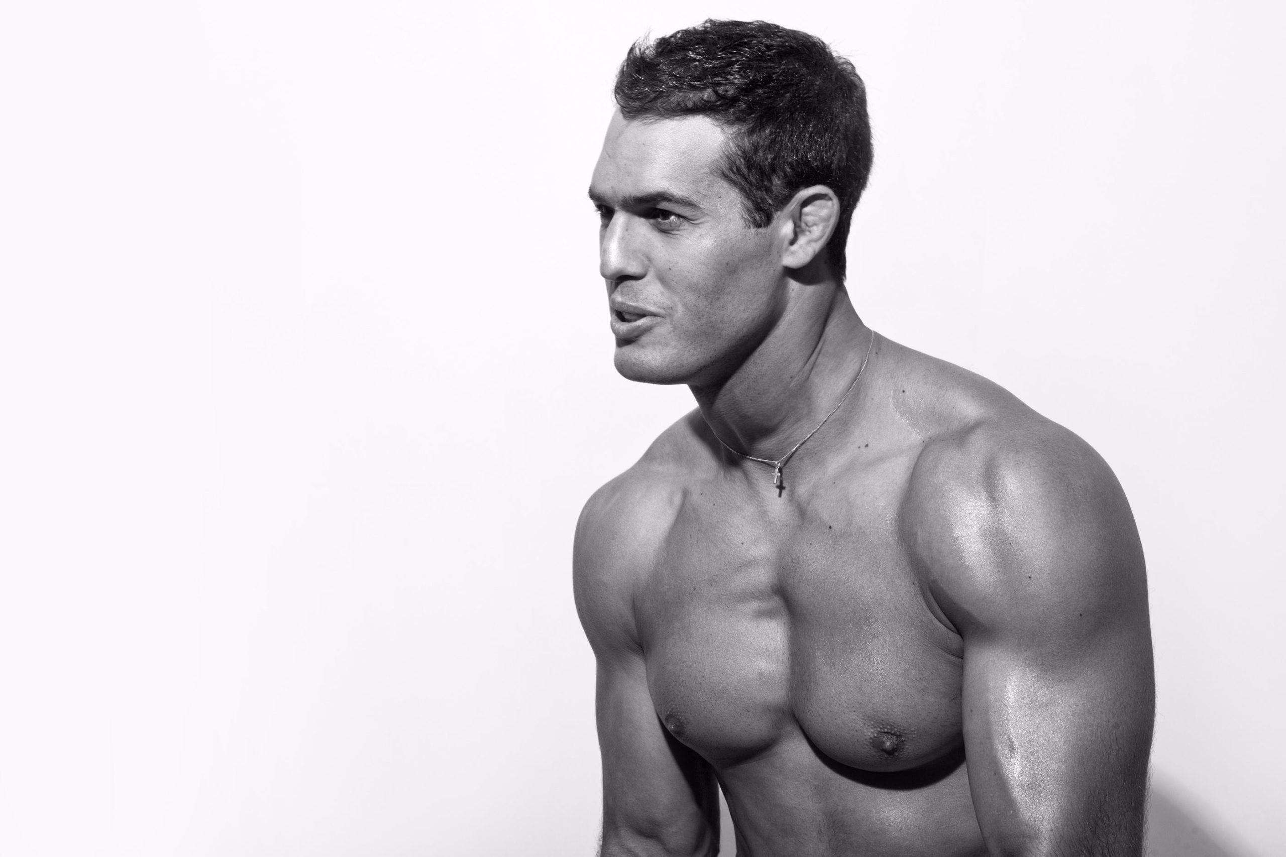 Jeremy Parisi bello e irresistibile in un nuovo shooting fotografico