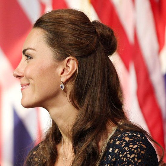 Scopriamo l’half bun: il mezzo chignon perfetto per le feste