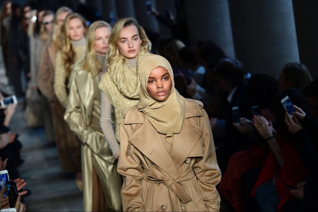 Halima Aden, la modella che sfida la moda occidentale
