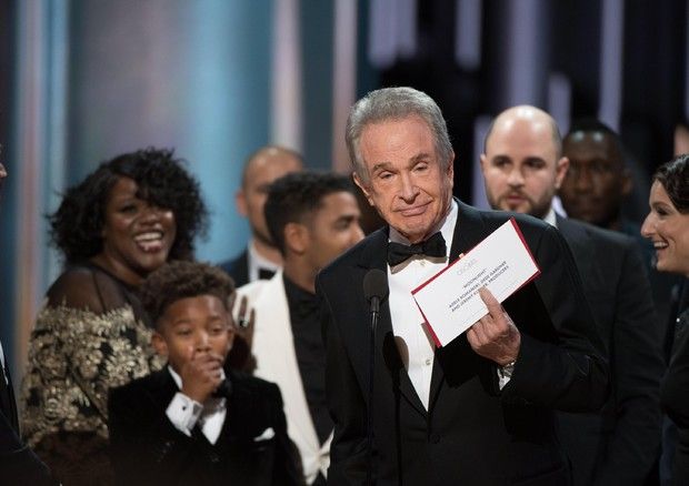Caos Oscar 2017: vince La La Land, ma è un errore
