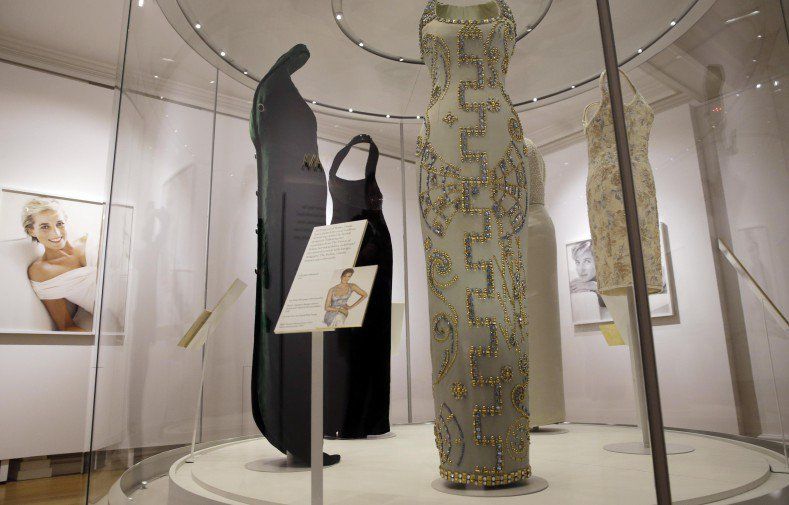 A Kensington Palace arriva la mostra sugli abiti più belli di Lady Diana