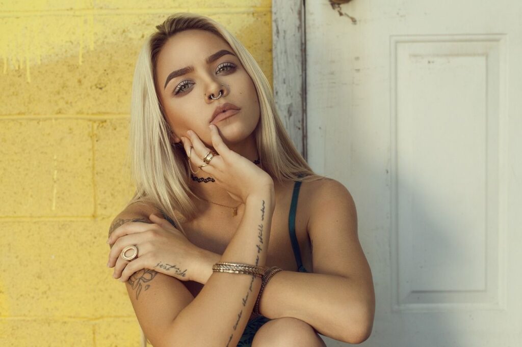 Cos’è il daith piercing e perché va tanto di moda?
