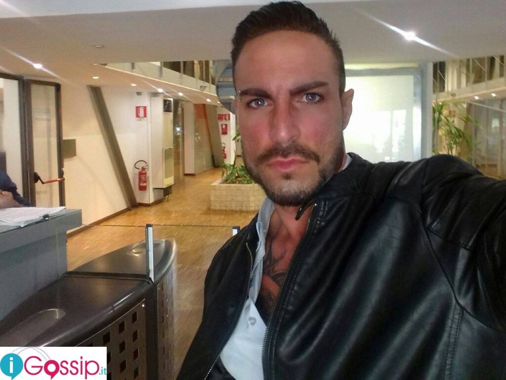 Giuliano Fildigrano si racconta a IGOSSIP: video e foto da Facebook del modello, spogliarellista e attore [INTERVISTA]