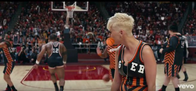 Swish Swish di Katy Perry feat. Nicki Minaj: testo, traduzione e video