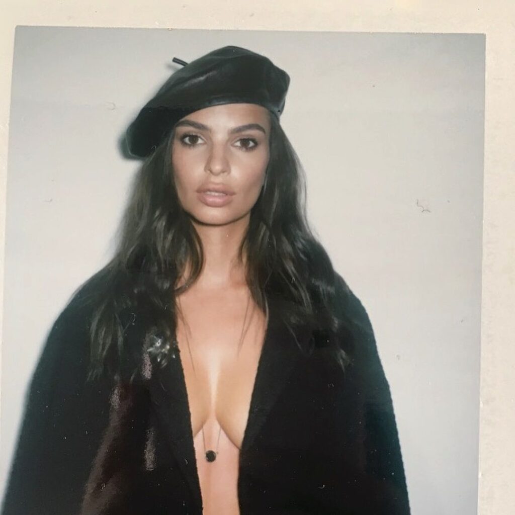 Emily Ratajkowski ritoccata su un magazine: l’ira della top model