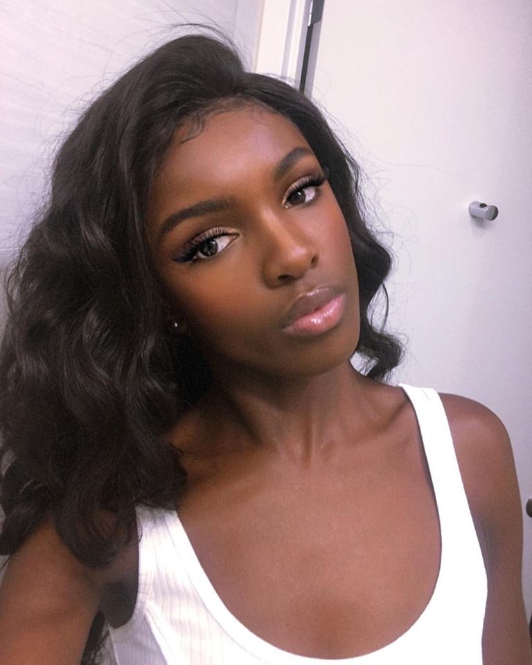 Leomie Anderson discriminata alla London Fashion Week per il colore della sua pelle