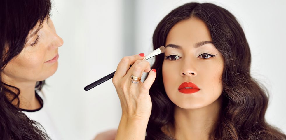 Make-up: come scolpire un viso rotondo