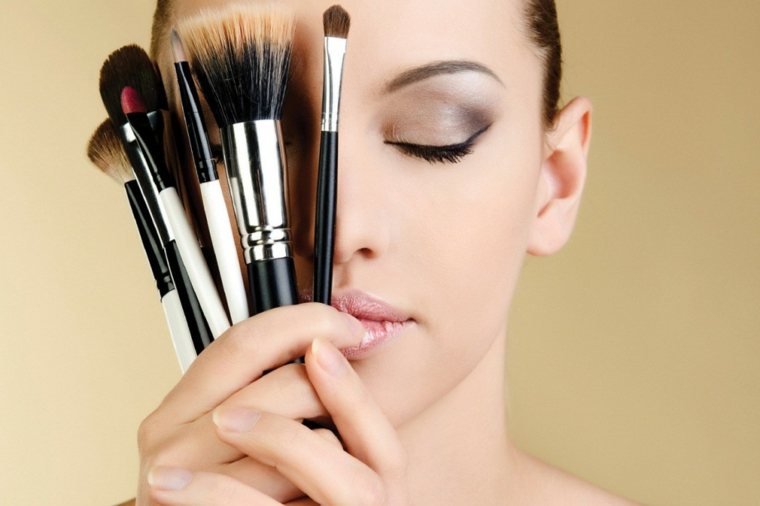 Come truccarsi con i capelli raccolti