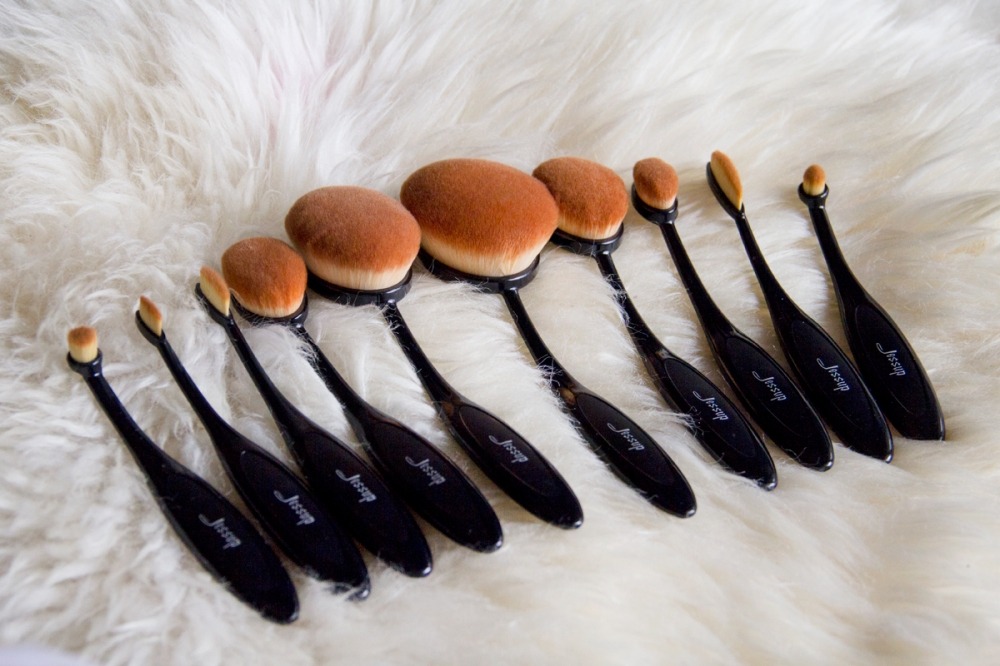 Oval Brushes: tutto quello che c’è da sapere su questi pennelli make-up