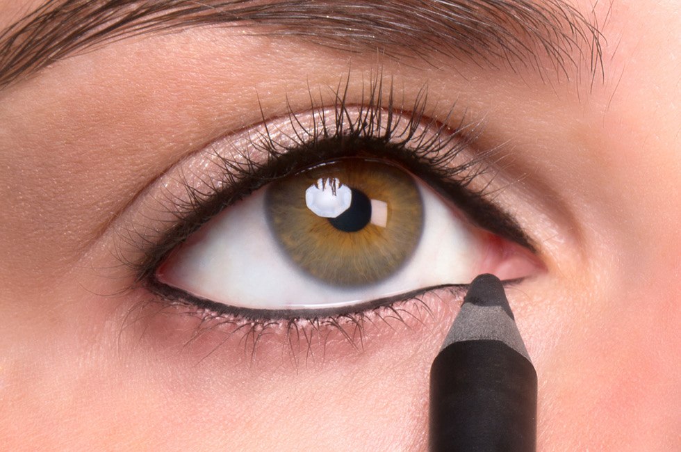 Tightliner, la tecnica di make-up per ciglia lunghe e voluminose
