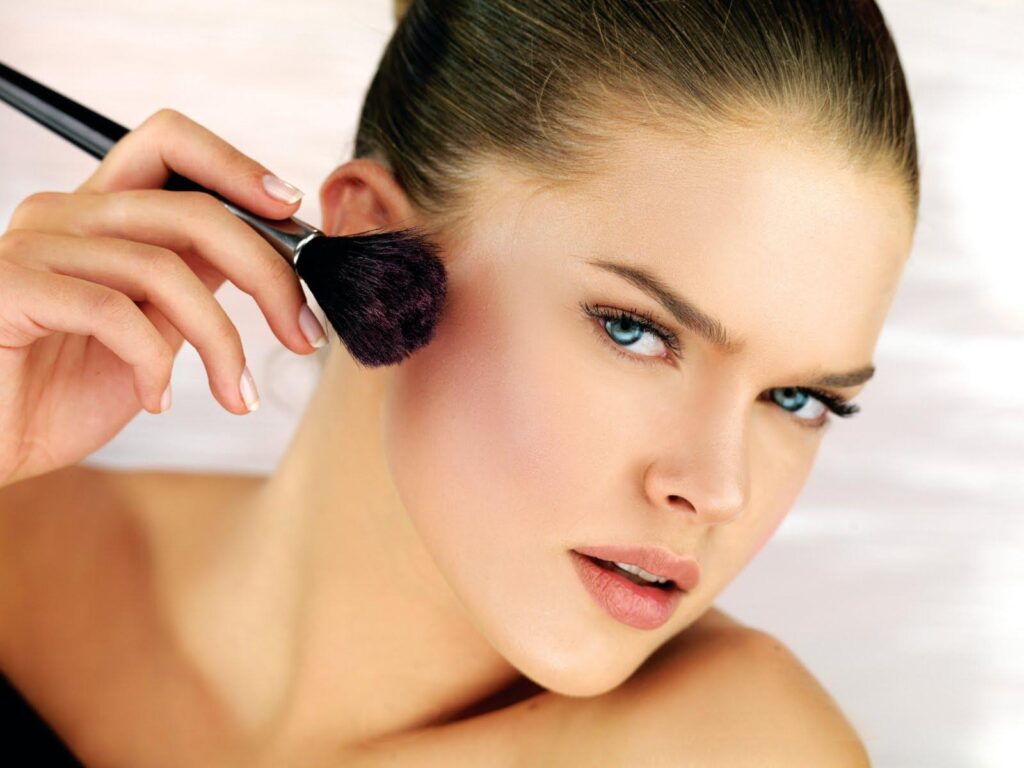 Come applicare il blush in base alla forma del viso