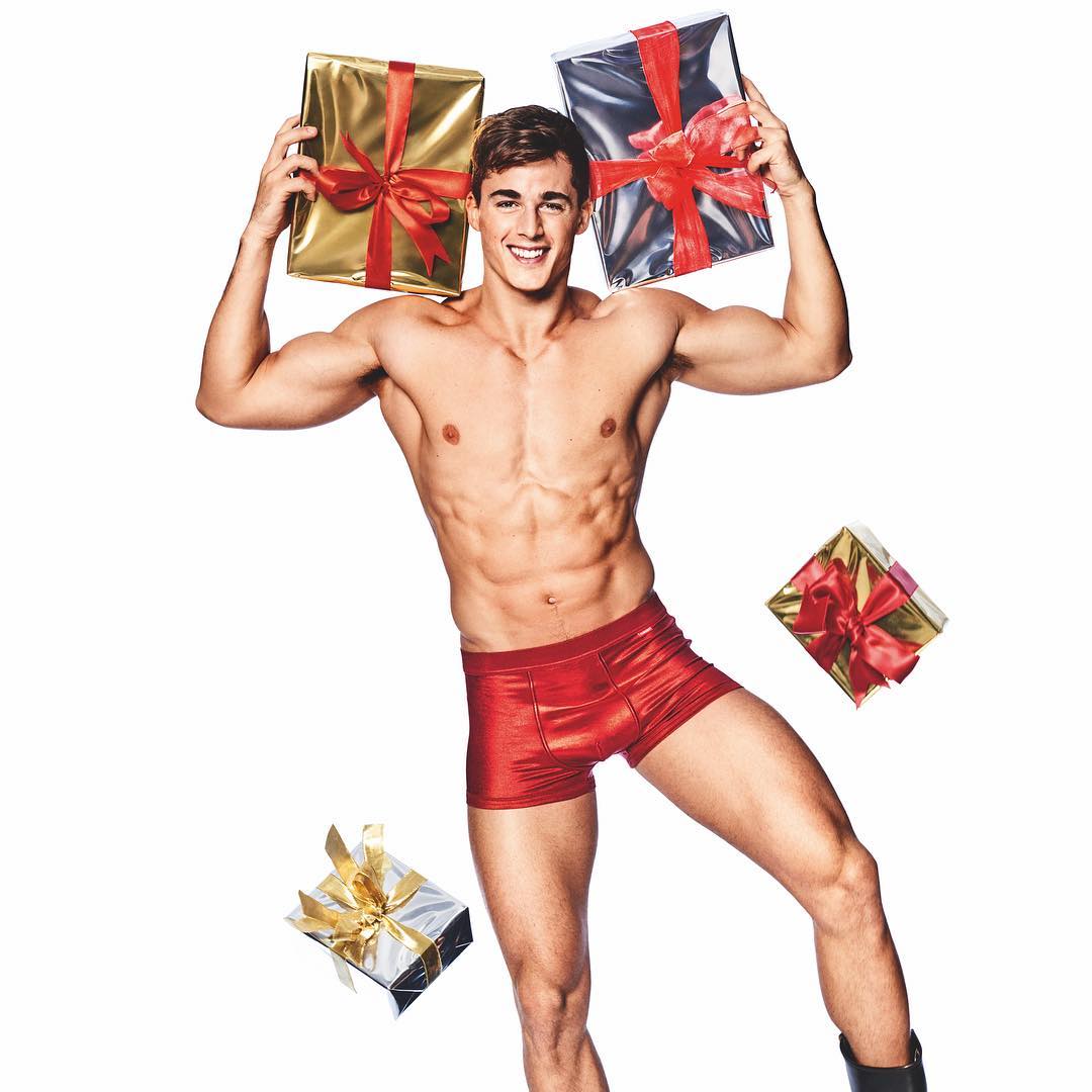 Pietro Boselli in intimo natalizio per Yamamay