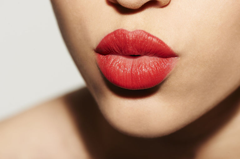 Come dare volume alle labbra con la maschera al sangue di drago