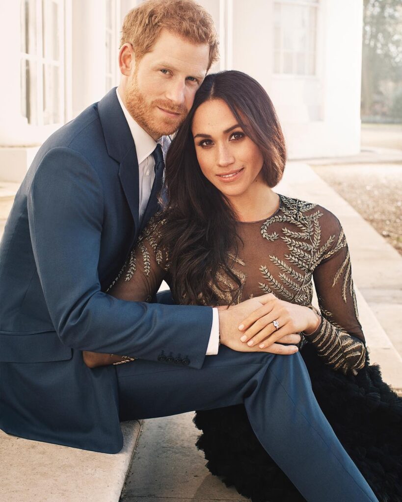 Il libro di Harry fa tremare la corona inglese: “William e Kate mi fecero vestire da nazista”