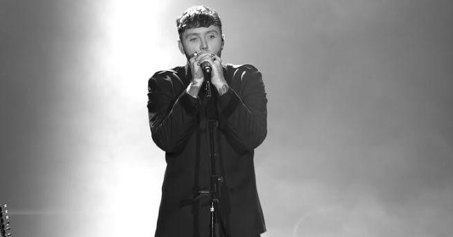 Naked di James Arthur: testo, traduzione e video ufficiale