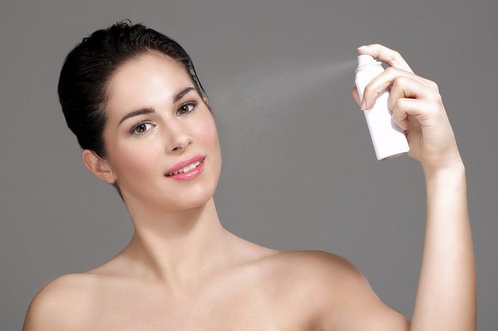 Perché mettere la crema viso sopra il make-up?