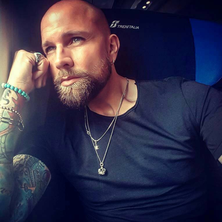 GF Vip 6, Miky Falcicchio smaschera Andrea Casalino: “Mister Italia 2010 l’ho vinto io”