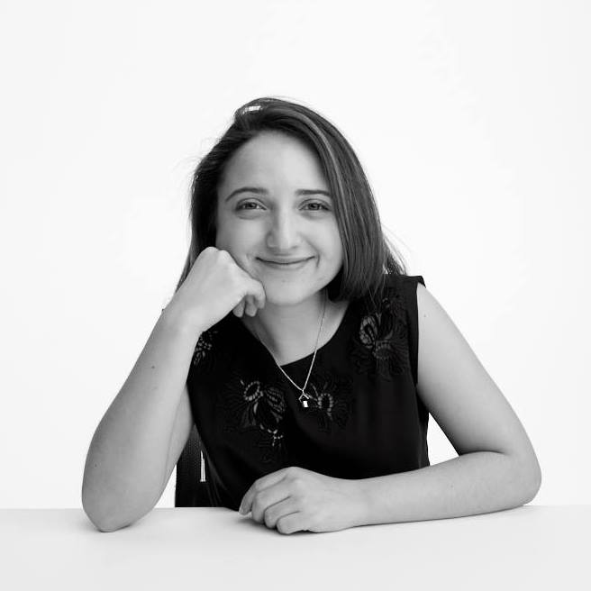 Camila Chiriboga innova la moda con una collezione per disabili e non vedenti