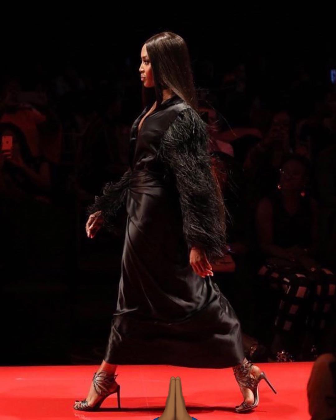 Naomi Campbell sfila in passerella in Nigeria e lancia la proposta Vogue Africa