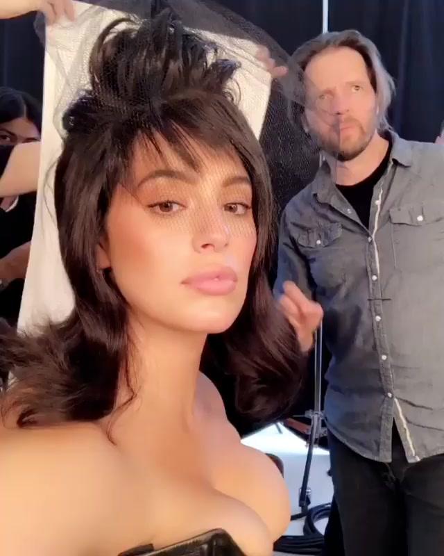 Ashley Graham esplosiva e sensuale su Instagram