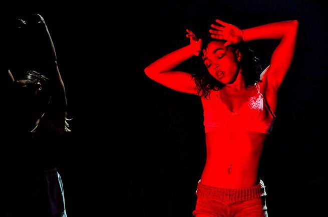 Fka Twigs torna alla musica dopo la battaglia contro il tumore
