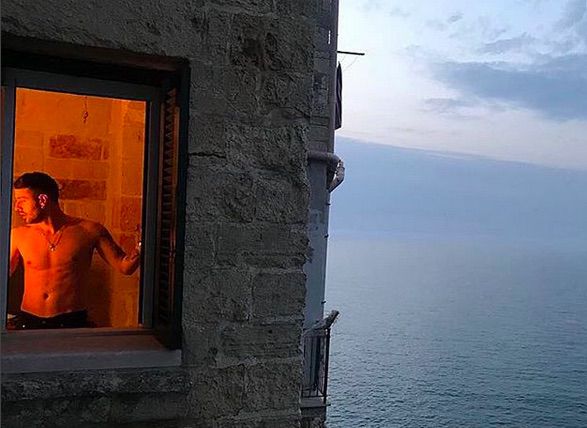 Livio Cori è Liberato? La replica del cantante su Instagram