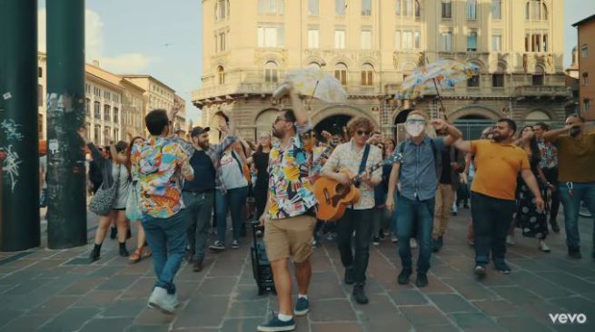 Facile di Lo Stato Sociale: testo e video ufficiale