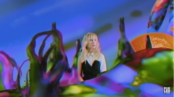 Caught In the Middle dei Paramore: testo, traduzione e video