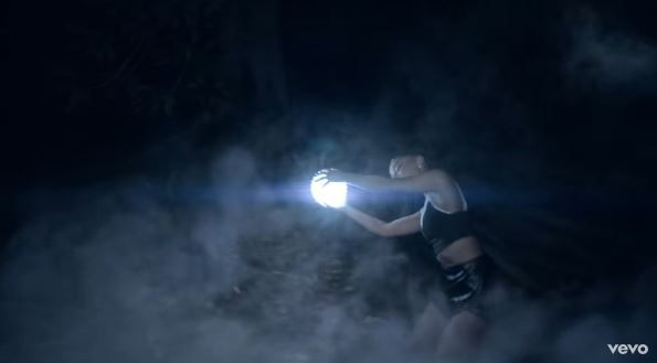 The Light Is Coming di Ariana Grande e Nicki Minaj: testo, traduzione e video