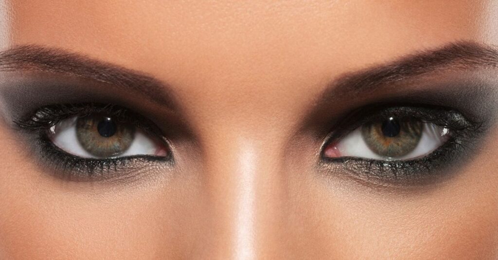 Come abbinare il make-up agli abiti rosa