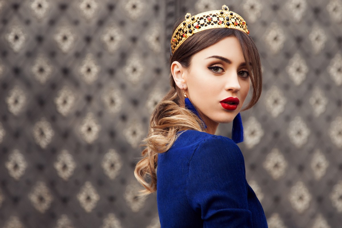 Come abbinare il make-up agli abiti blu