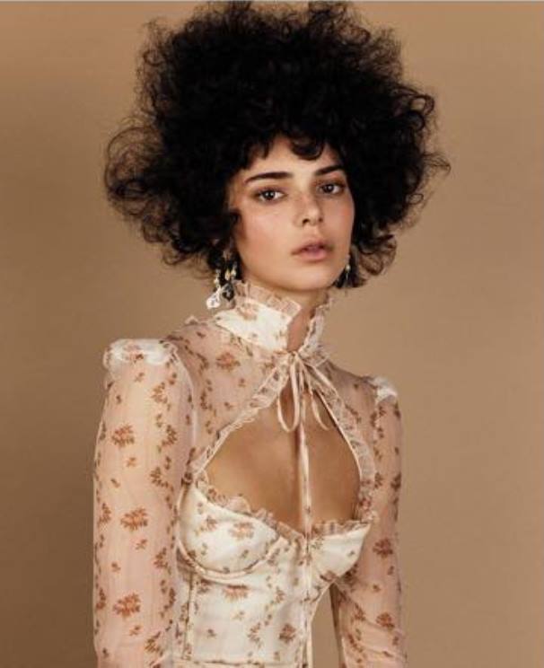Kendall Jenner su Vogue: il look afro della top model scatena polemiche