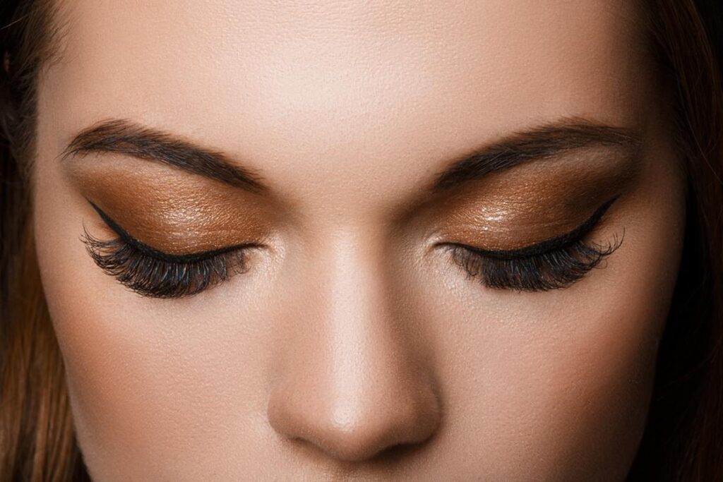 Come abbinare il make-up all’abito oro o argento