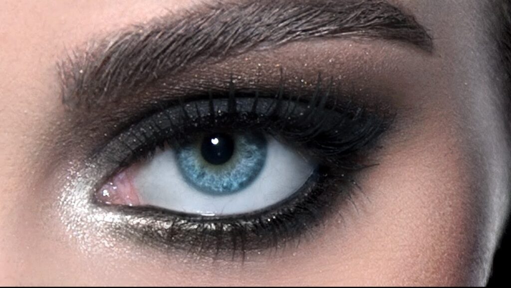 Come abbinare il trucco agli abiti neri