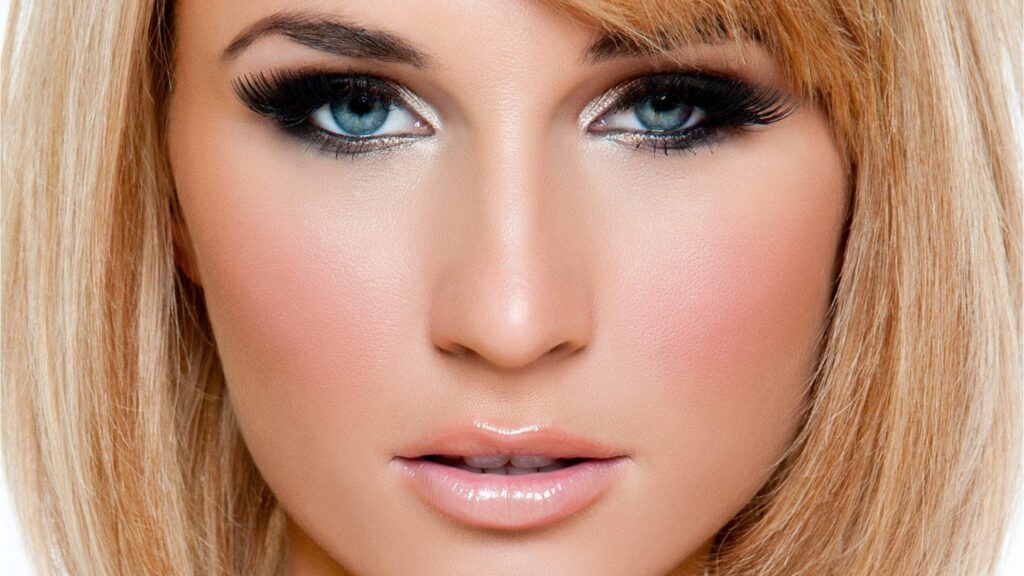 Tecniche di make-up e suggerimenti su come truccare gli occhi piccoli