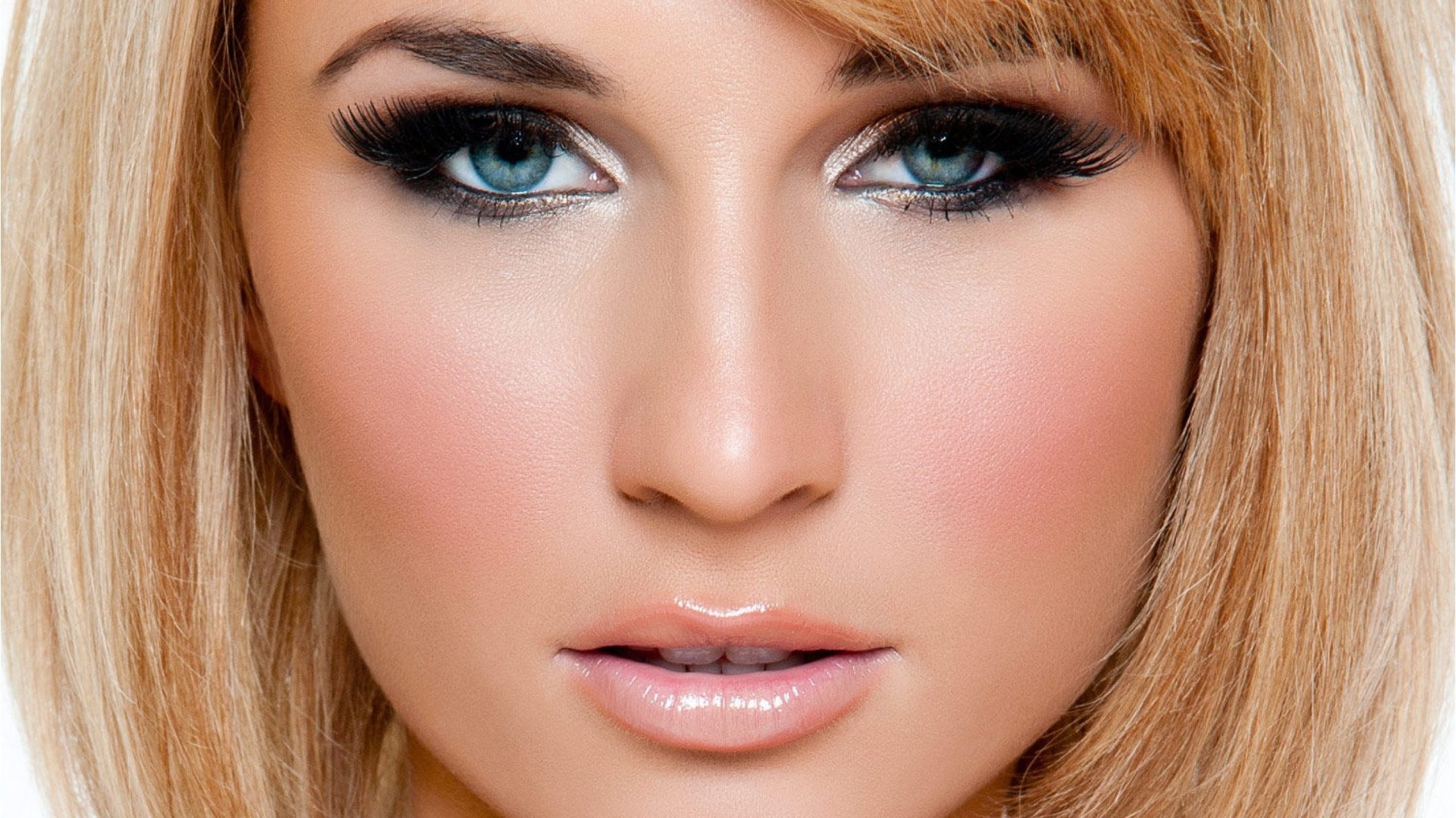 Tecniche di make-up e suggerimenti su come truccare gli occhi piccoli