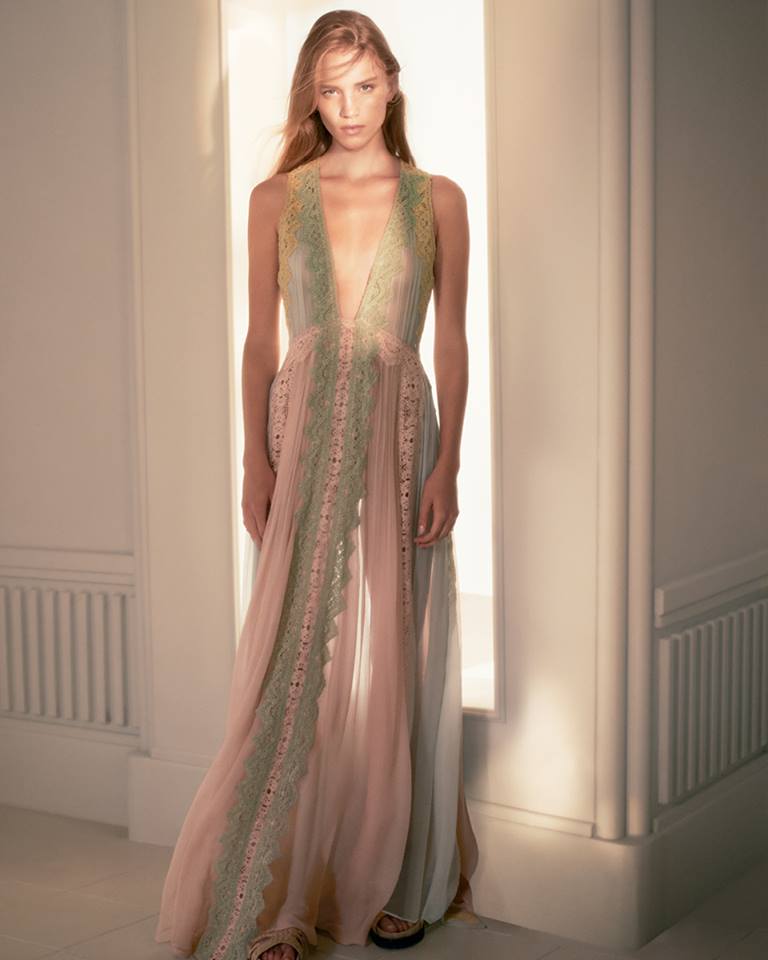 Rebecca Leigh Longendyke è la testimonial della nuova campagna Alberta Ferretti SS19