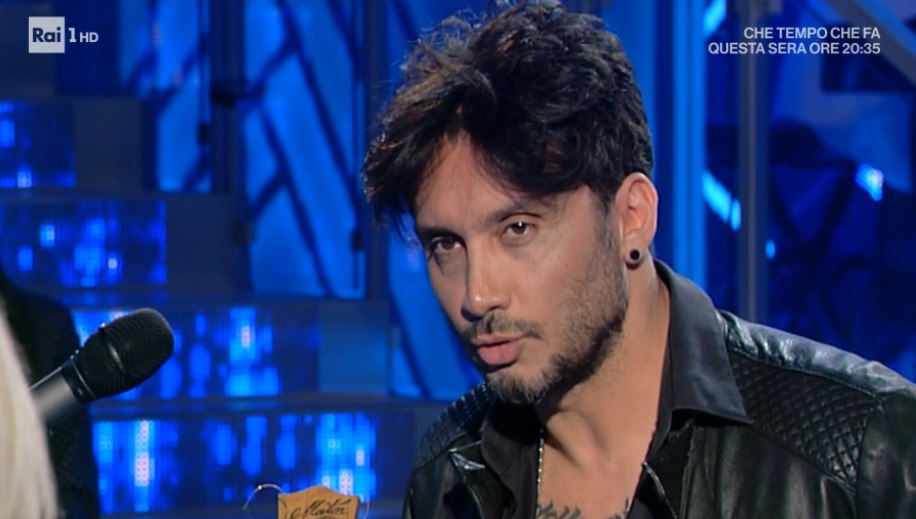 Fabrizio Moro descrive l’album Figli di nessuno a Domenica In