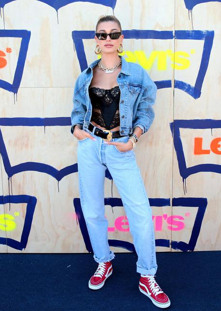 Hailey Bladwin è la testimonial dei Levi’s 501