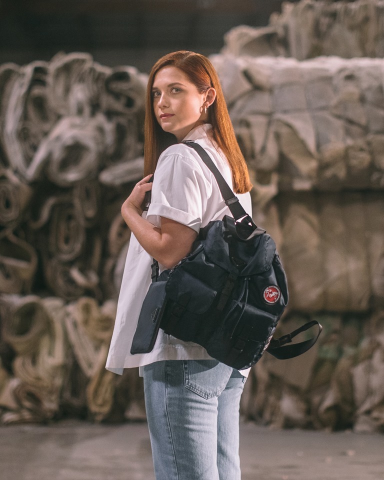 Prada lancia Re-Nylon, un progetto che interpreta le borse del marchio all’insegna della sostenibilità