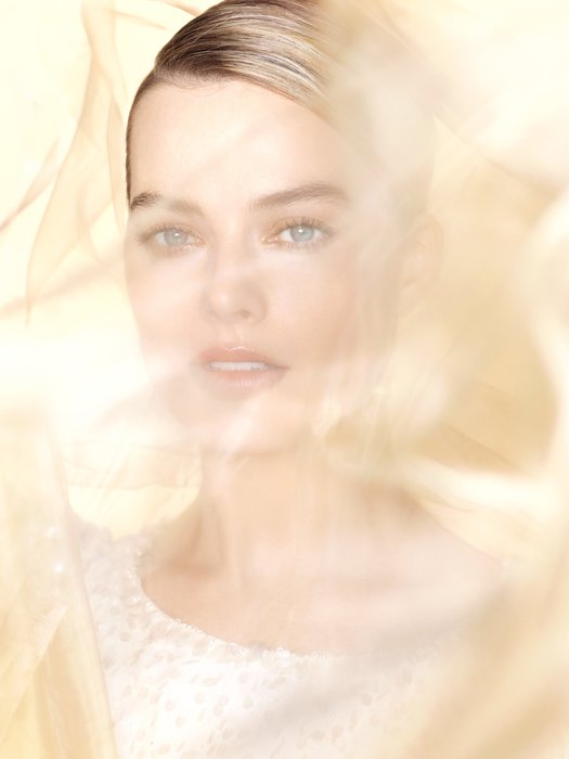 Margot Robbie è il nuovo volto del profumo Chanel