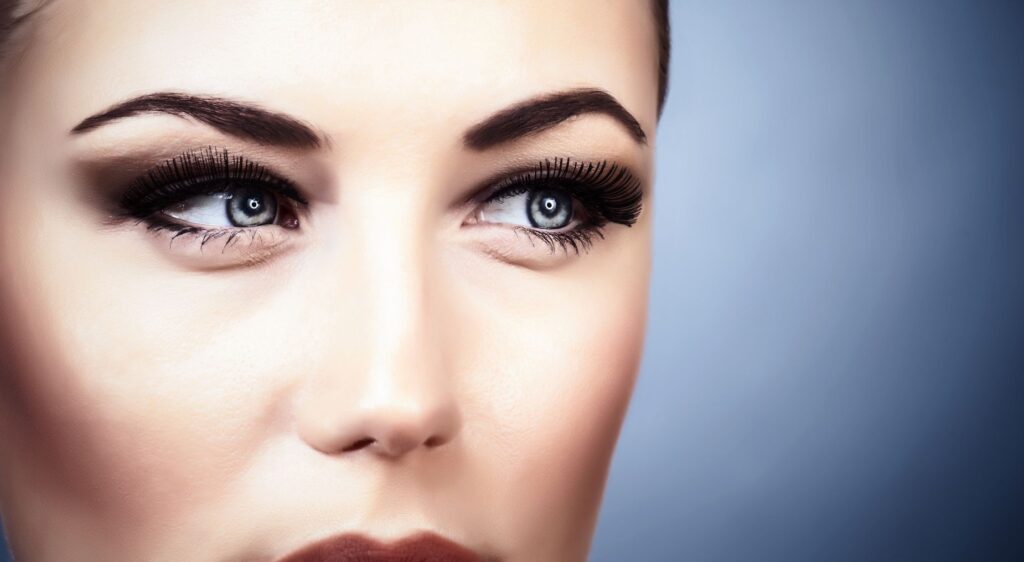 Sappiamo davvero usare l’ombretto nero nel make-up occhi?