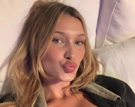 Bella Hadid copia il look della sorella Gigi: anche lei ora è bionda