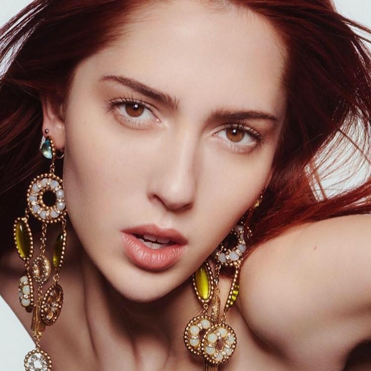 Theodora Quinlivan è la prima modella transgender scelta da Chanel Beauty