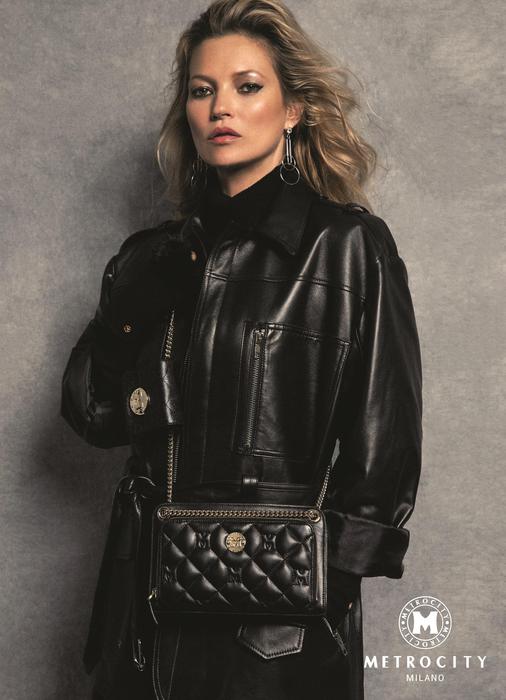 Kate Moss in total black per Metrocity