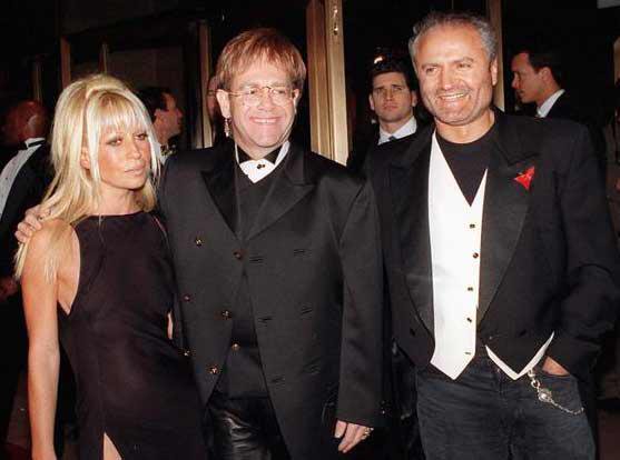 Elton John su Donatella Versace: “Era dipendente dalla cocaina, l’ho portata in un centro di disintossicazione”