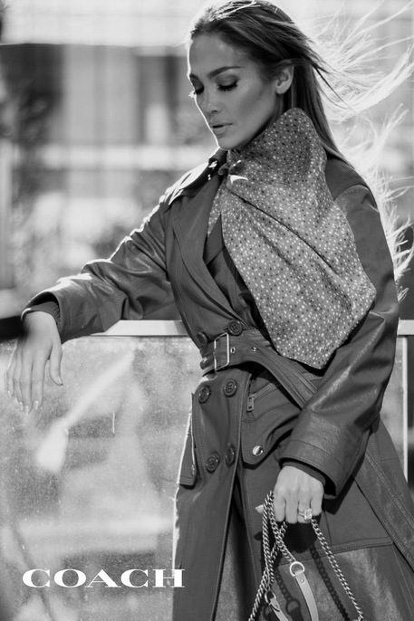 Jennifer Lopez è la nuova testimonial della S/S 2020 di Coach