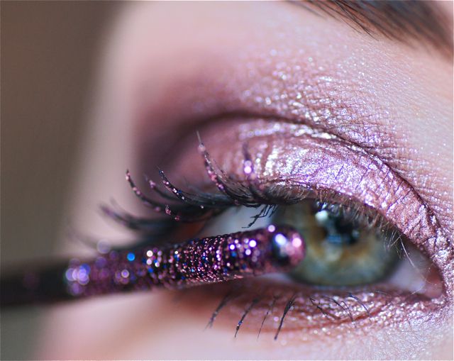 Ciglia glitterate: cosa realizzarle e come portarle